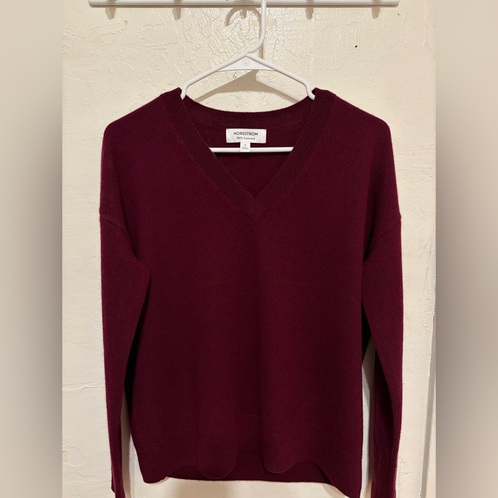 Nordstrom Women's Burgundy Cashmere V-Neck Sweater